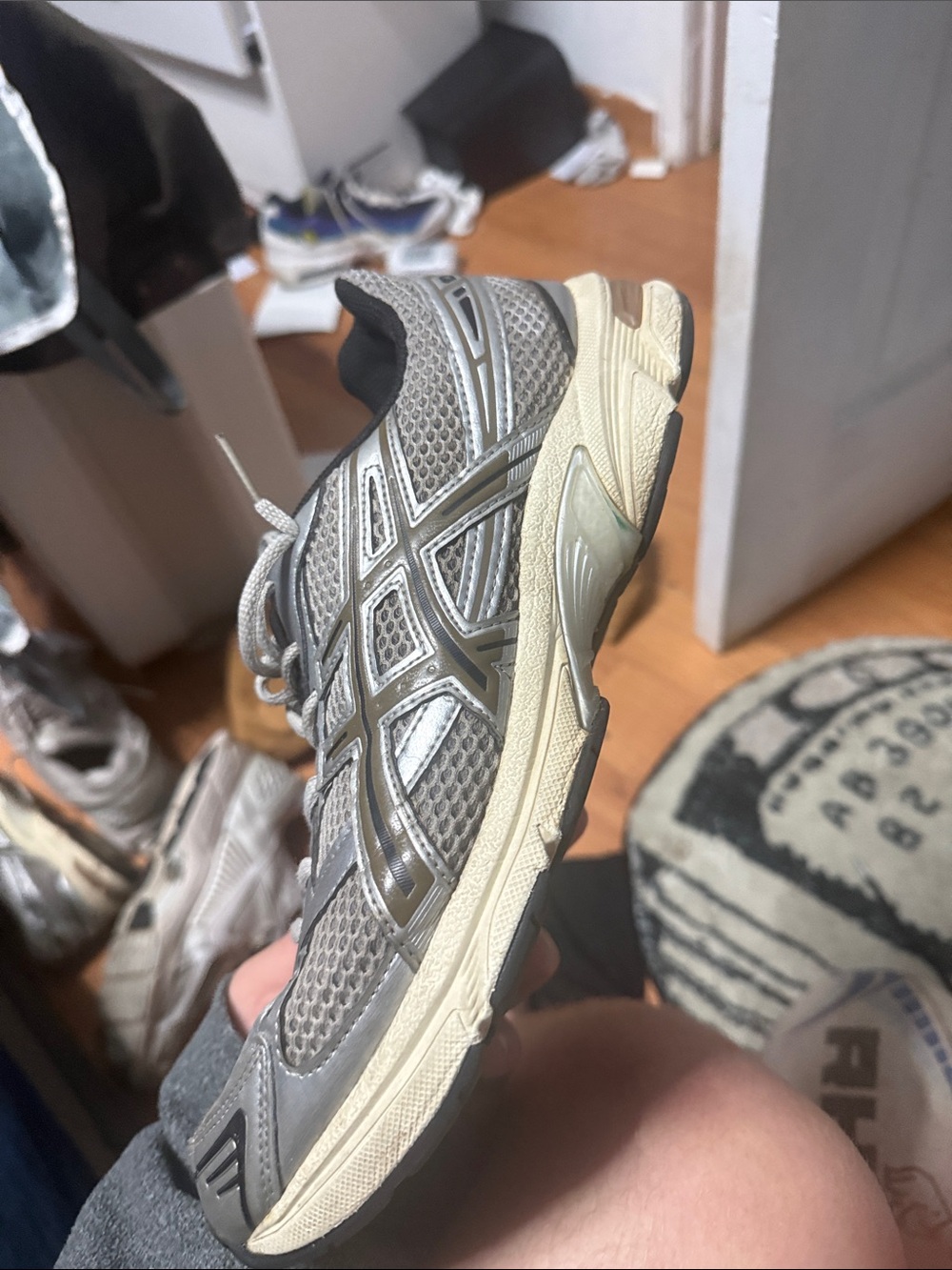 Asics Men's Gray and Cream Athletic Running Shoe